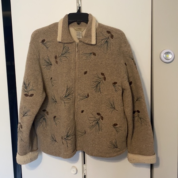 Acorn sweater jacket from Teddi - Picture 3 of 4